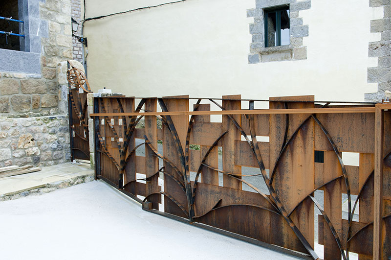 DETALLES DE PUERTA ACERO CORTEN