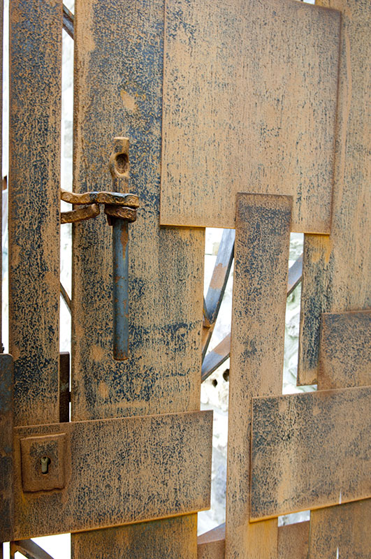 DETALLES PUERTA ACERO CORTEN